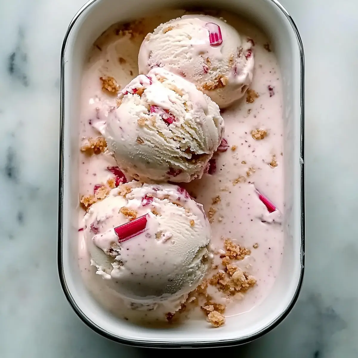 Rhubarb Crumble Ice Cream: A Creamy Sweet Summer Delight